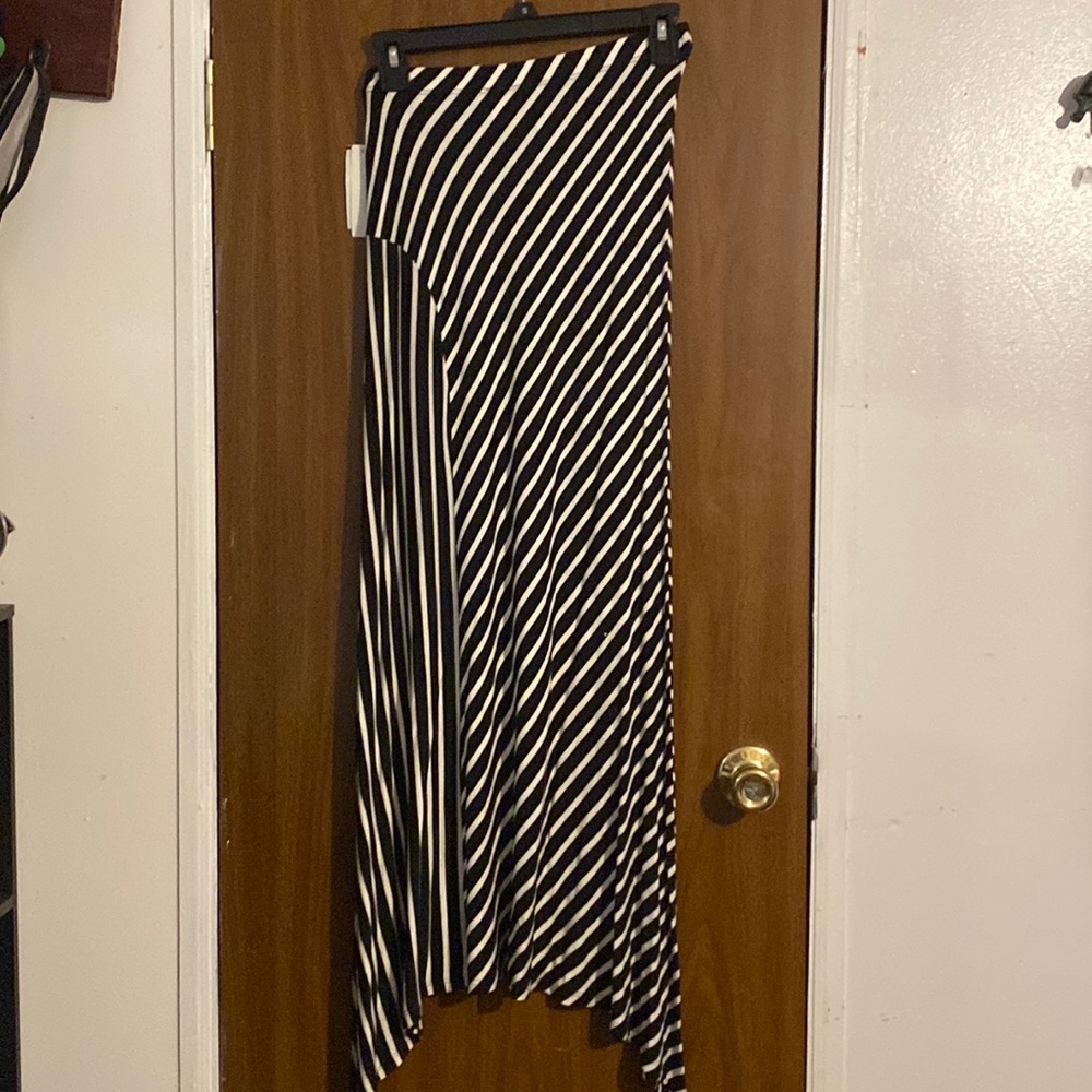 Black and white maxi skirt